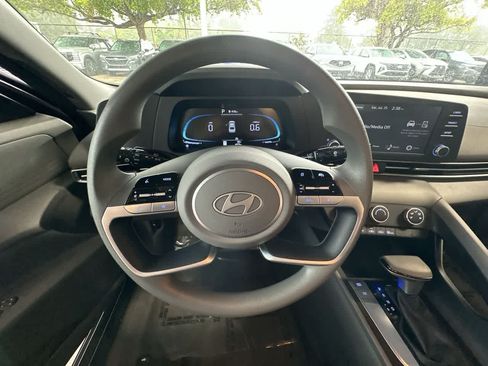 Used 2026 Hyundai Elantra SE FWD image 15