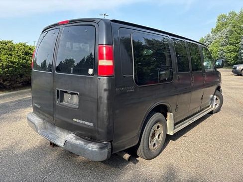 Used 2005 Chevrolet Express 1500 RWD image 3