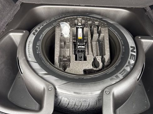 Used 2021 Jeep Grand Cherokee Laredo image 37