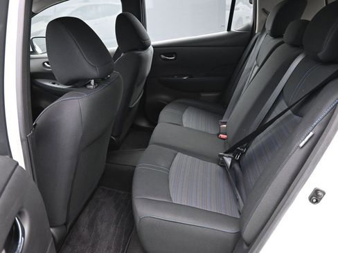 Used 2022 Nissan Leaf S image 12