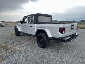 Used 2022 Jeep Gladiator Sport AWD/4WD video 3