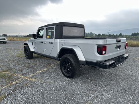 Used 2022 Jeep Gladiator Sport AWD/4WD image 3