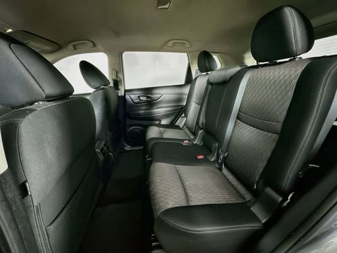 Used 2017 Nissan Rogue SV FWD image 14