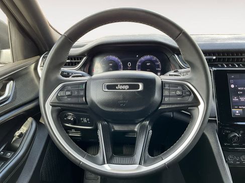 Used 2024 Jeep Grand Cherokee Laredo X image 18