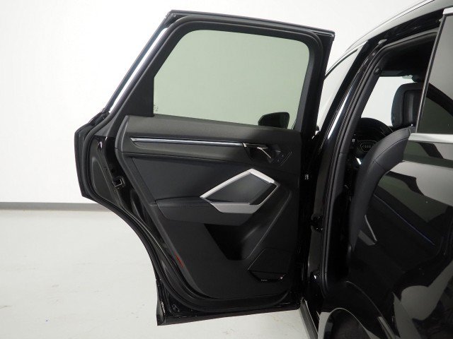 Used 2023 Audi Q3 2.0T Premium Plus w/ Premium Plus Package AWD/4WD image 58