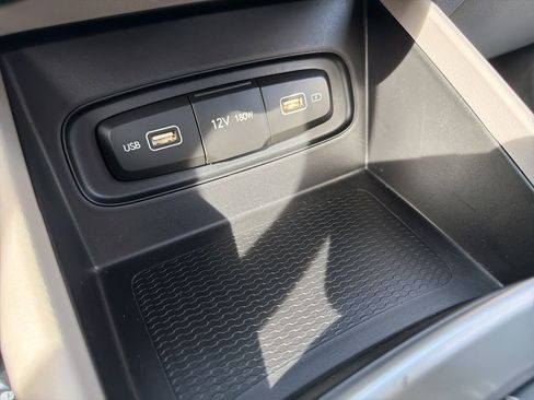 Used 2022 Hyundai Venue SEL w/ Cargo Package image 25