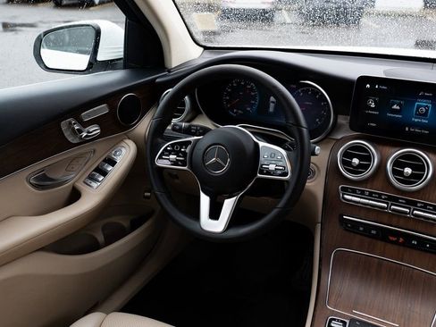 Used 2022 Mercedes-Benz GLC 300 4MATIC image 9