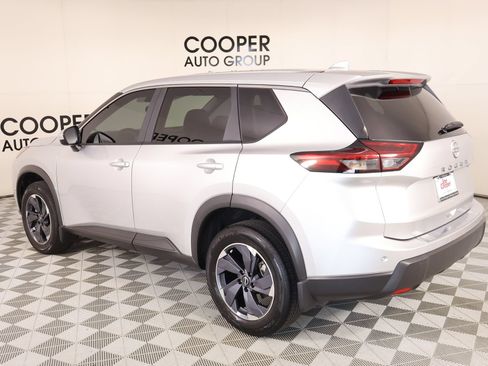 Used 2025 Nissan Rogue SV FWD image 21