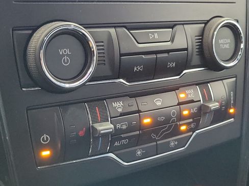 Used 2019 Ford Explorer XLT w/ Equipment Group 202A FWD image 25