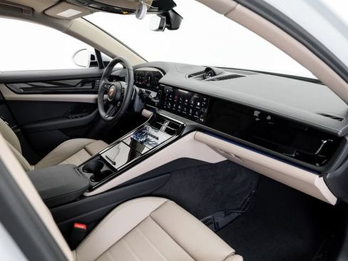 Certified 2025 Porsche Panamera 4 E-Hybrid AWD/4WD image 22
