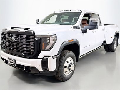 New 2026 GMC Sierra 3500 Denali Ultimate w/ LPO, Black Badging Package