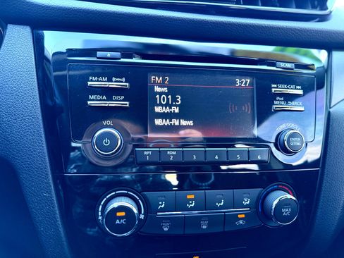 Used 2017 Nissan Rogue Sport S w/ S Appearance Package image 28