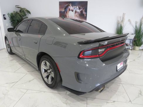Used 2017 Dodge Charger R/T RWD image 5