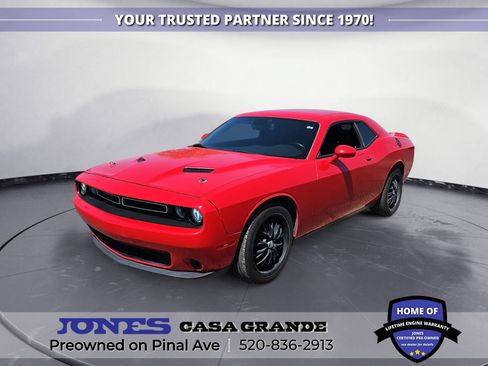 Used 2018 Dodge Challenger SXT RWD image 1