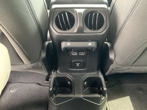 Used 2023 Jeep Wrangler Unlimited Rubicon w/ Cold Weather Group AWD/4WD image 21