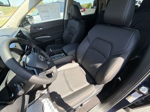 New 2026 Nissan Pathfinder SL w/ SL Premium Package (P04) AWD/4WD image 11