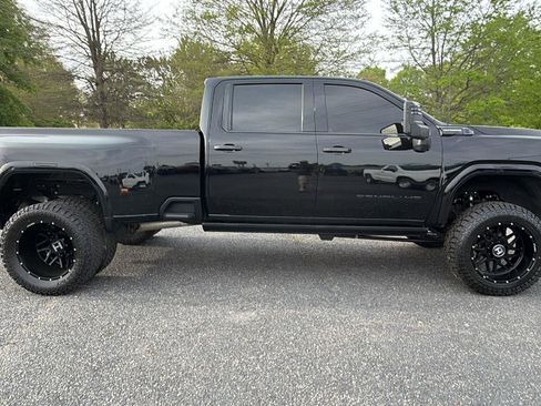 Used 2024 GMC Sierra 3500 Denali Ultimate AWD/4WD image 4