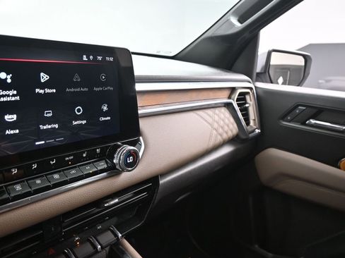 Used 2024 GMC Canyon Denali image 10