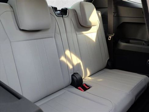 Used 2024 Volkswagen Tiguan SE R-Line FWD image 20