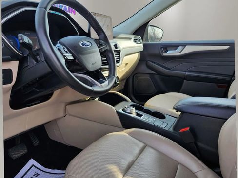 Used 2022 Ford Escape SEL w/ Technology Package image 14