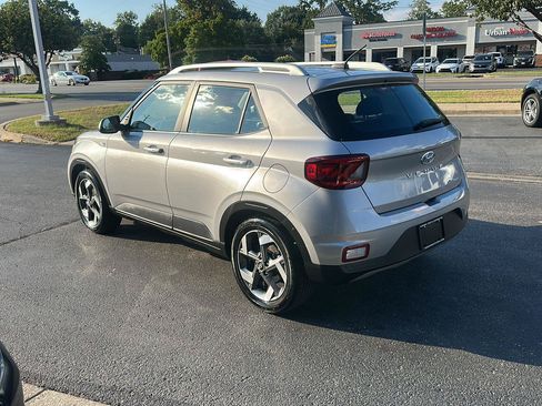Used 2025 Hyundai Venue SEL FWD image 7