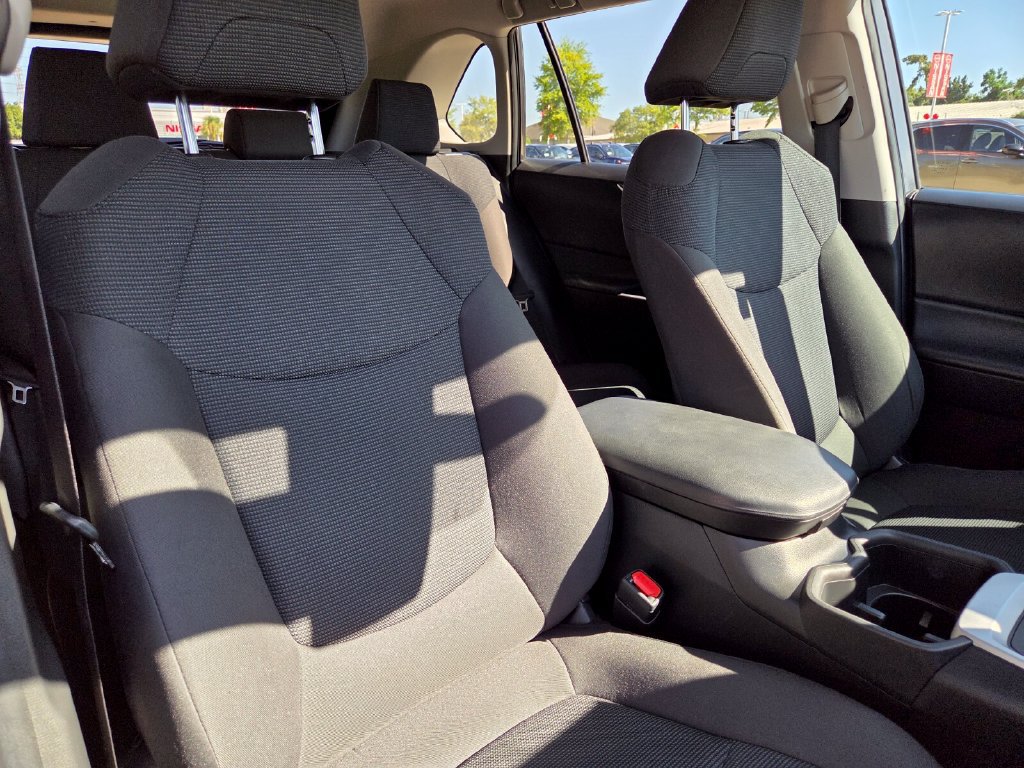 Used 2024 Toyota RAV4 LE AWD/4WD image 29