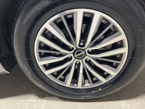 Used 2023 Nissan Armada SL w/ Captain's Chairs Package image 46