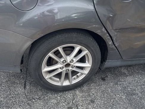 Used 2017 Ford Focus SE image 4