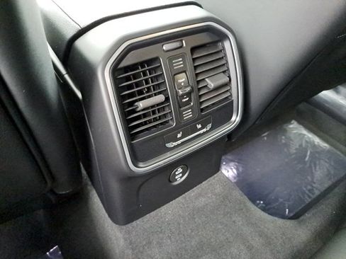 Certified 2026 Porsche Macan AWD/4WD image 18