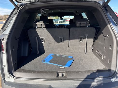 Used 2023 Chevrolet Traverse LT w/ Midnight/Sport Edition image 5