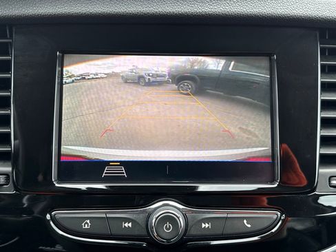 Used 2022 Buick Encore Preferred AWD/4WD image 19
