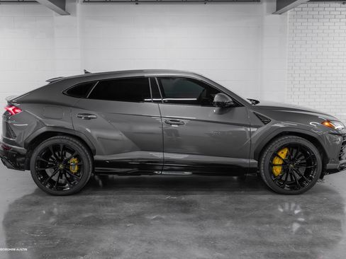 Used 2021 Lamborghini Urus image 16