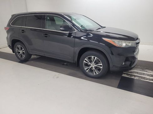 Used 2016 Toyota Highlander XLE AWD/4WD image 11