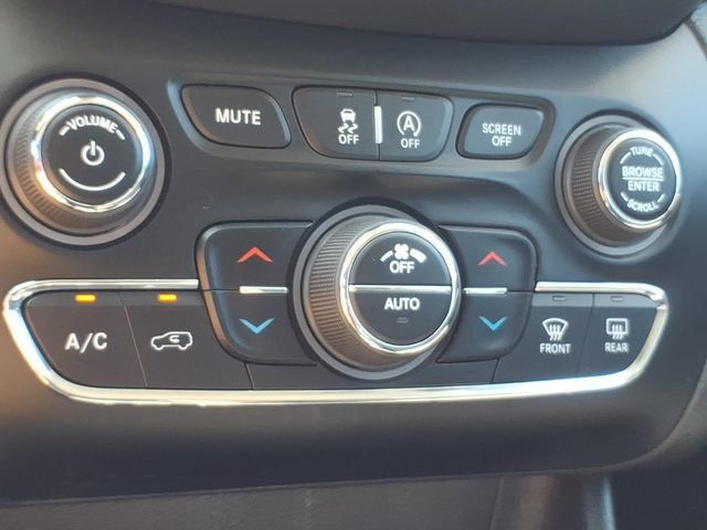 Used 2022 Jeep Cherokee Trailhawk w/ Premium Leather Package AWD/4WD image 19