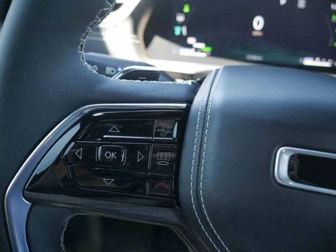 Certified 2022 Jeep Grand Cherokee Overland w/ MOPAR Finishing Package AWD/4WD image 40