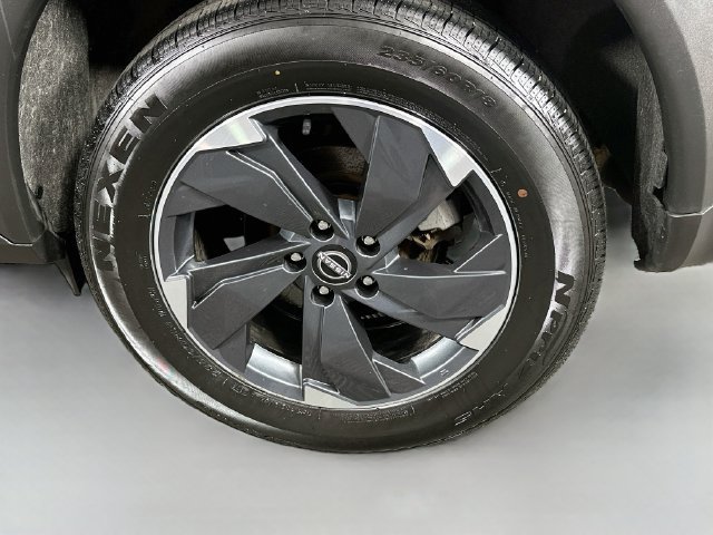Used 2025 Nissan Rogue SV AWD/4WD image 27
