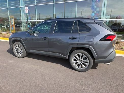 Used 2022 Toyota RAV4 XLE Premium image 18