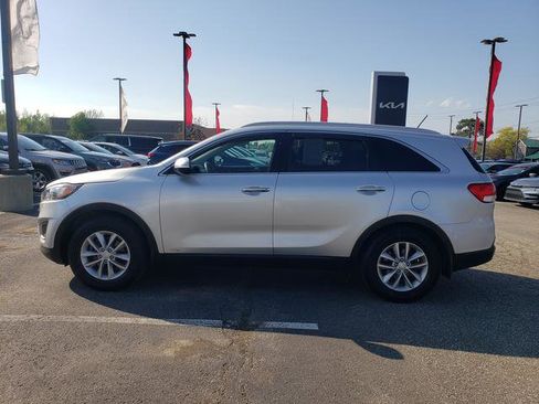 Used 2017 Kia Sorento AWD image 7