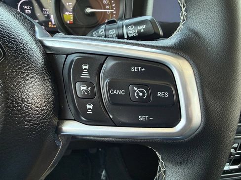 Used 2025 Jeep Wrangler Unlimited Sahara AWD/4WD image 38