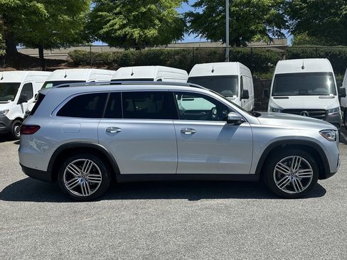 Certified 2025 Mercedes-Benz GLS 450 4MATIC image 9