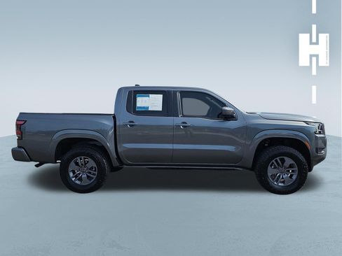 Used 2025 Nissan Frontier SV RWD image 3