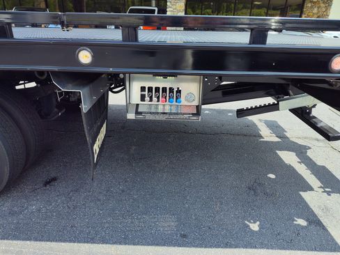 Used 2024 Ford F550 2WD Regular Cab Super Duty w/ XLT Value Package image 5