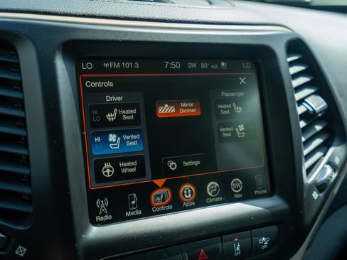 Used 2017 Jeep Cherokee Limited w/ Luxury Group AWD/4WD image 33