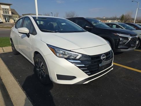 Used 2025 Nissan Versa SV FWD image 1