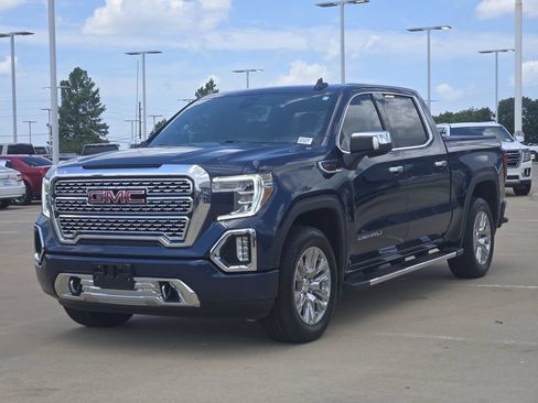 Used 2022 GMC Sierra 1500 Denali w/ Driver Alert Package II AWD/4WD image 3