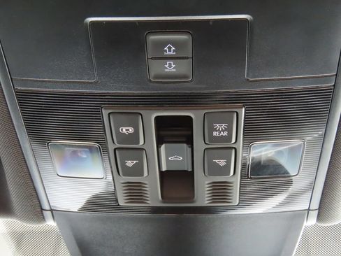 Used 2023 Volkswagen Tiguan SE w/ Panoramic Sunroof Package FWD image 48