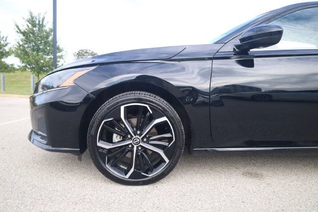 Used 2025 Nissan Altima 2.5 SR AWD/4WD image 7