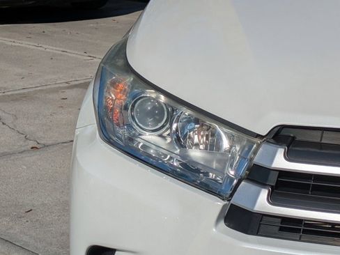 Used 2019 Toyota Highlander XLE image 9