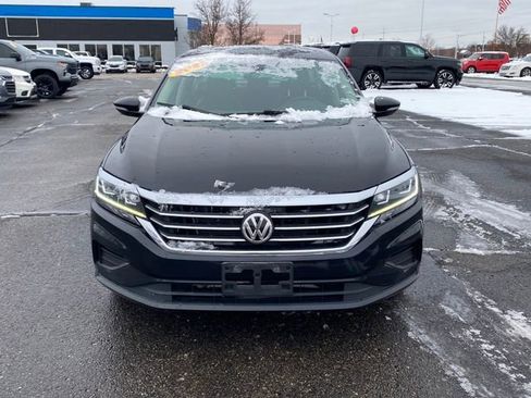 Used 2022 Volkswagen Passat 2.0T image 2