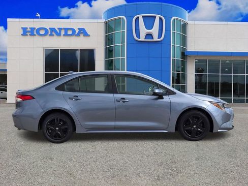 Used 2024 Toyota Corolla LE FWD image 2